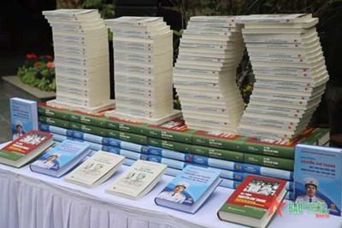 3 ấn phẩm về cuộc đời và sự nghiệp của Đại tướng Nguyễn Chí Thanh được ra mắt.